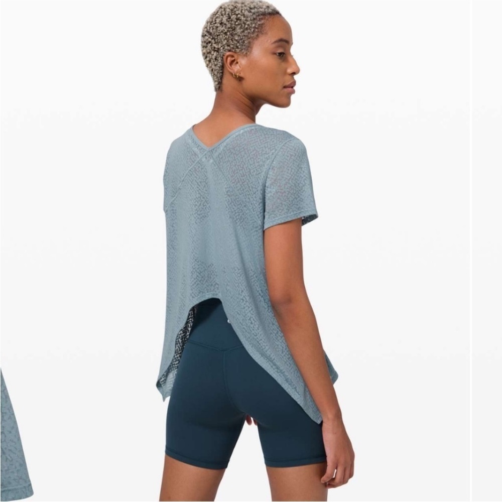Lululemon tee - Picture 4 of 8